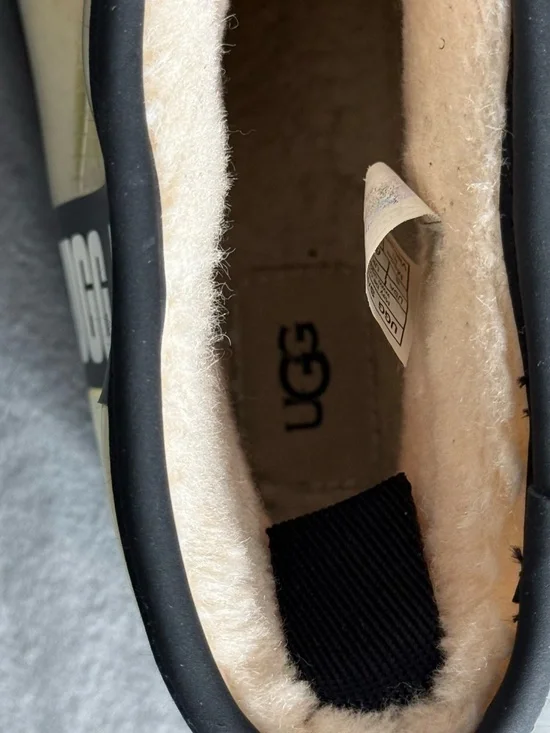 UGG Classic Clear Mini Waterproof Boots Natural Black Sheepskin Lining Size 8 - Picture 6 of 10